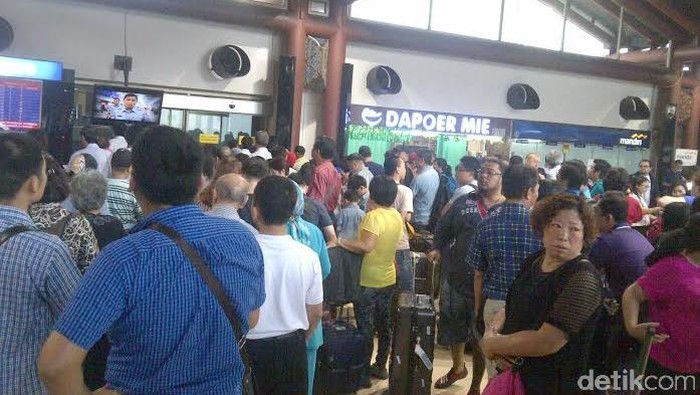 Terjebak 3 Jam di Bandara, Hasto Kristiyanto Soroti Lemahnya Manajemen Krisis