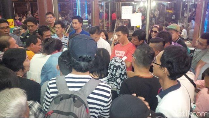 Kesal Tak Ada Kejelasan Terbang, Penumpang Minta Uang Tiket Dikembalikan