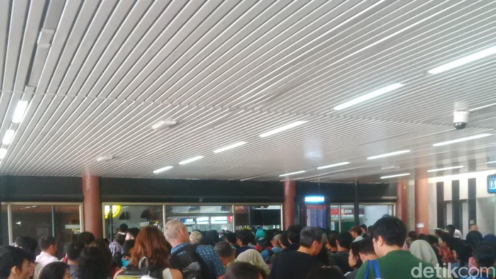 Customer Service Jadi Sasaran Kemarahan Calon Penumpang