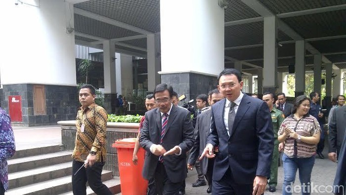 Datangi Djarot, Ahok Cek Kebersihan Ruangan dan Ucapkan Selamat