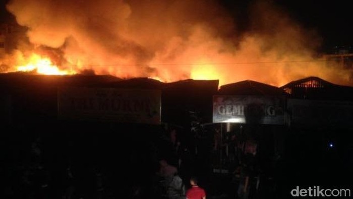 Pasar Cik Puan Pekanbaru Terbakar