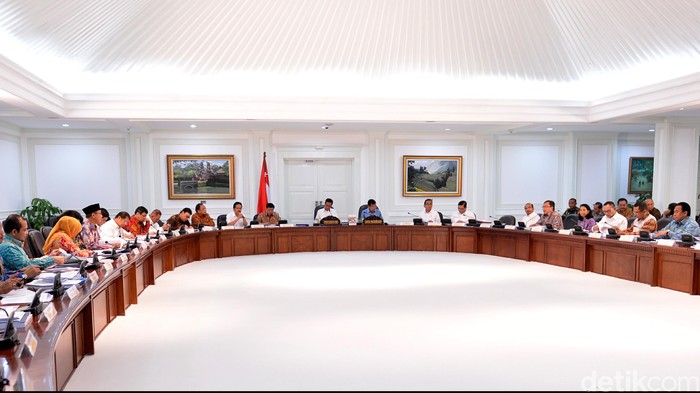 Begini Cerita Otak-atik Reshuffle Kabinet Jokowi