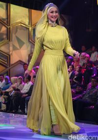 Desy Ratnasari dan 8 Artis Ini Putus Cinta Setelah Pacaran Bertahun-tahun