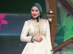Mau Pakai Baju Kembar dengan Keluarga Saat Lebaran? Ini Saran Desainer