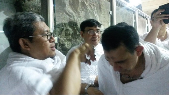 Doa Gubernur Aher di Depan Kabah yang Kali ini Berbeda, Apa?