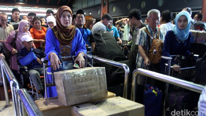 Pengelola Soetta: Bandara Luar Negeri Nggak Ada Petugas Porter