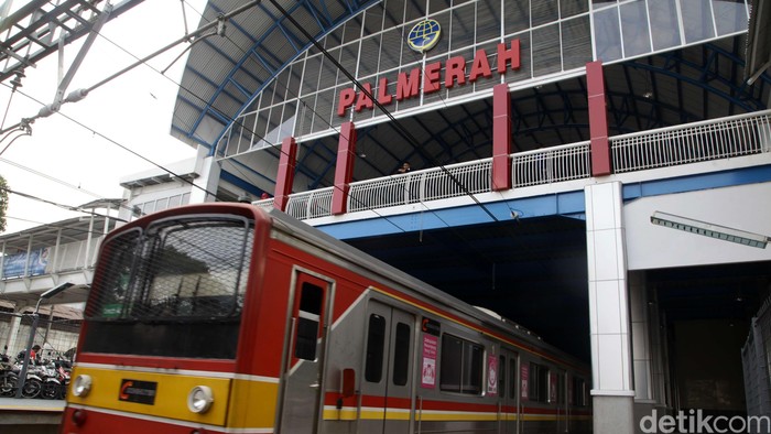 Revitalisasi Stasiun Palmerah, Jakarta, telah rampung, Senin (6/7/2015). Revitalisasi stasiun itu menelan biaya Rp 36 miliar. Ini penampakan Stasiun Palmerah setelah direvitalisasi. Hasan Alhabshy/.