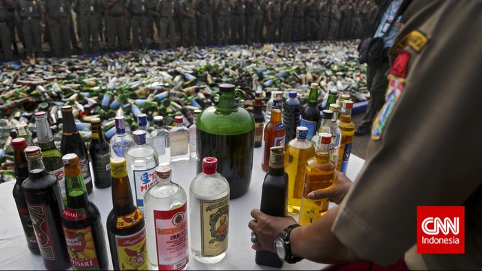 Razia SOTR, Polres Bekasi Temukan Ratusan Botol Miras
