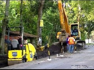 H-10 Lebaran, Perbaikan Jalan di Banyuwangi Dikebut