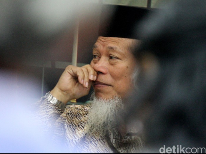 Wakil Ketua Baleg DPR-RI Firman Subagyo, Anggota Pansel Calon Komisioner KPK Yenti Garnasih dan Mantan Penasehat KPK, Abdullah Hehamahua menjadi pembicara dalam diskusi dengan tema 