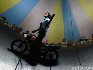Yanti Ratu Tong Setan: Kalau Dengar Suara Gas Motor, Tangan ini Gatal