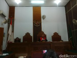 KPK Menang, Hakim PN Jaksel Tolak Praperadilan Eks Gubernur Papua