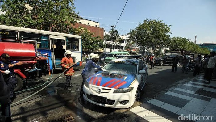 Mobil Patwal Terbakar Saat di Traffic Light