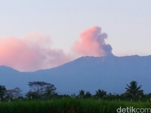 Gunung Raung Erupsi, Kemenhub Imbau Maskapai untuk Refund atau Reschedule