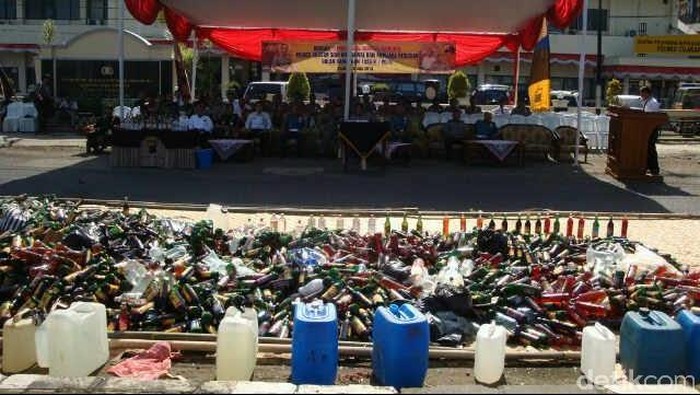 5 Ribu Botol Miras dan 57 Gram Sabu Dimusnahkan Polres Cilacap