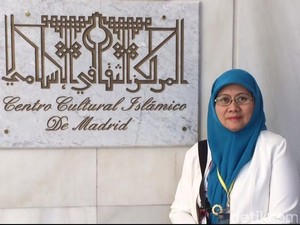 Kisah Perjuangan Ibu Elly yang Mendirikan Sekolah untuk Anak TKI di Saudi