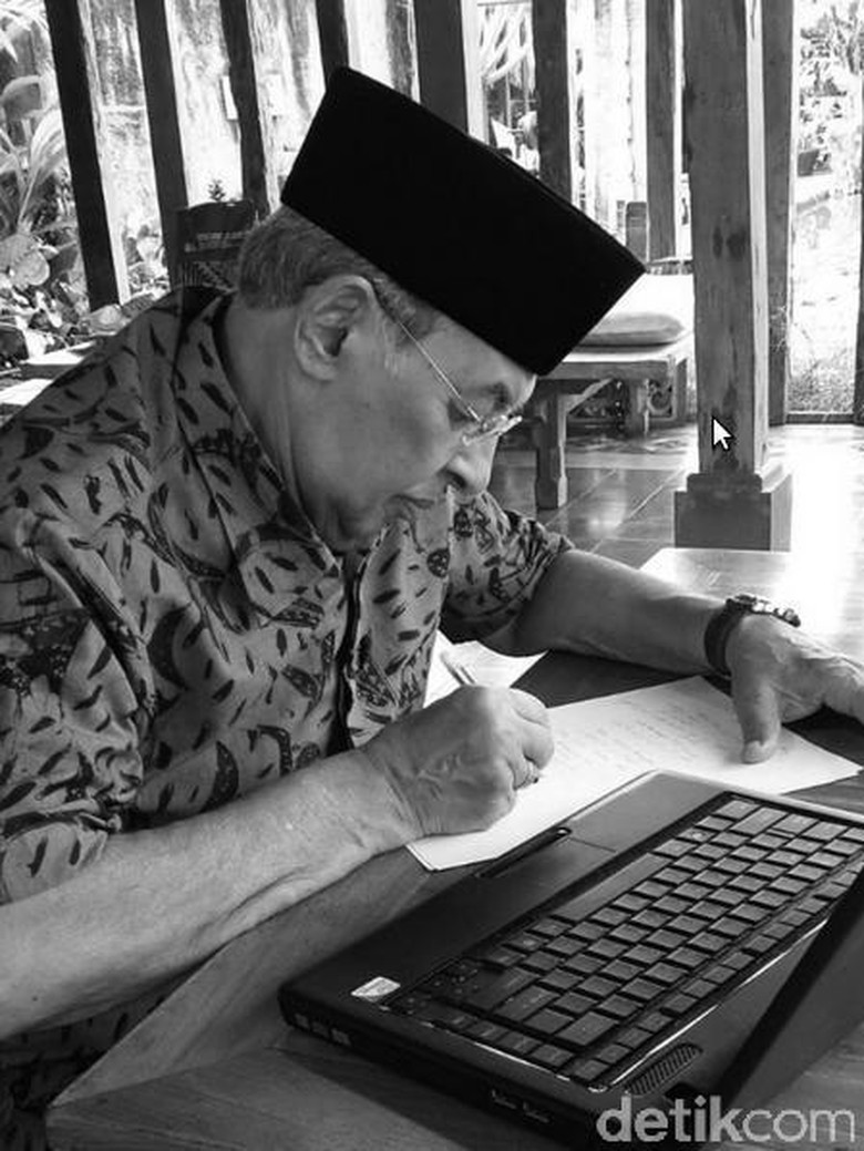 Perjalanan Hidup Quraish Shihab Di Cahaya Cinta Dan Canda Perjalanan Hidup Quraish Shihab Di Cahaya Cinta Dan Canda