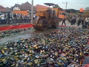Polres Serang Musnahkan 7.000 Botol Miras Hasil Razia Selama Ramadan