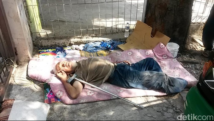 Teka-teki Keluarga Kakek Heri dan 2 Foto Perempuan Muda di Dompet