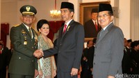 Jenderal Gatot Nurmantyo dilantik oleh Presiden Jokowi jadi Panglima TNI pada 2015. Foto: Agung Pambudhy/detikcom