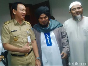 Saat Ahok Tersentuh dan Kagum dengan Tausiyah Ustadz Derry