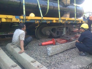 Pekerja Perbaikan Rel Tewas Tersambar Kereta di Kendal
