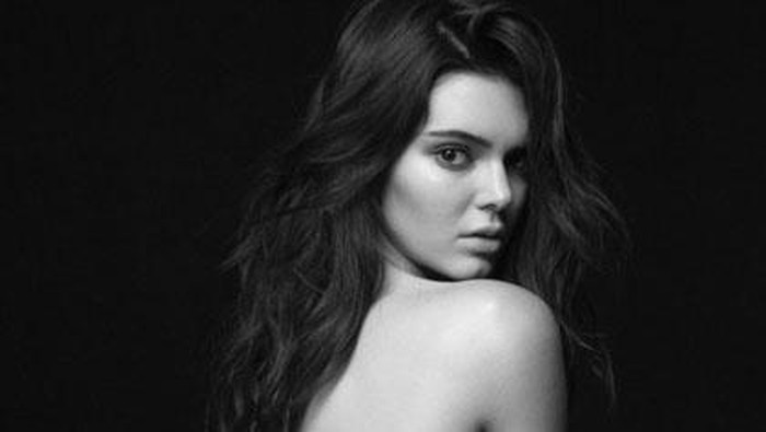 Foto bugilnya tersebar, Kendall Jenner dibully karena terlalu kurus. Foto: Calvin Klein Foto bugilnya tersebar, Kendall Jenner dibully karena terlalu kurus. Foto: Calvin Klein