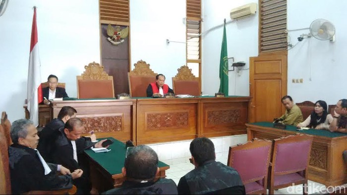 Beda Hakim Beda Putusan di Praperadilan Ilham Arief vs KPK