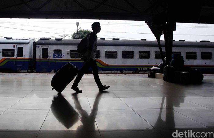 Tarif KA Ekonomi Antarkota Turun Per 1 Juli 2016