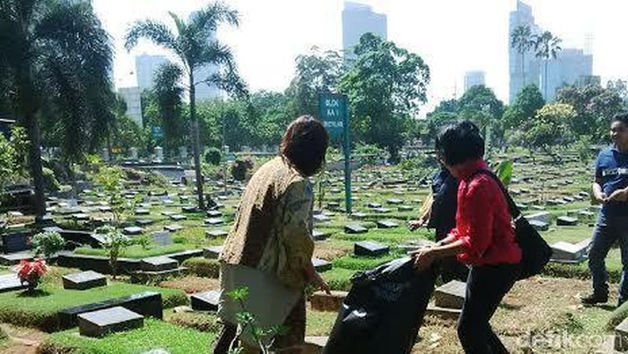 Kadis Taman Geram Lihat TPU Karet Bivak yang Kotor dan Penuh Sampah