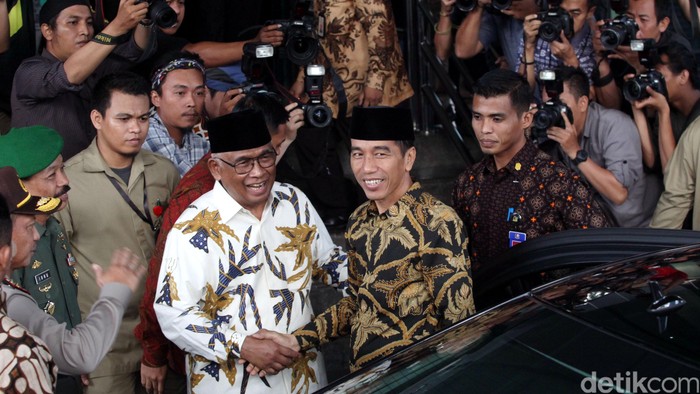 1,5 Jam Jokowi Berbuka Puasa di KPK