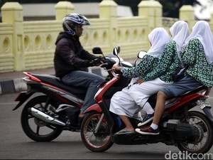 Tidak Beri Tilang, Polantas di Riau Ajak Pelanggar Lalin Doa Bersama
