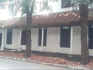 2 Hari Berlalu, Atap Perpustakaan Nasional yang Ambrol Belum Dibenahi