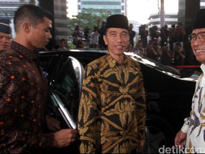 Presiden Jokowi Tinjau Pembangunan Bendungan dan Pabrik Semen di NTT