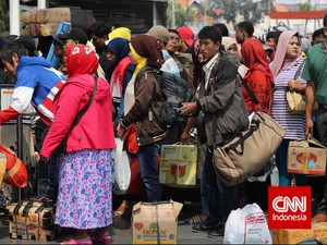 Kedatangan Pemudik di Pelabuhan Tanjung Perak Mulai Meningkat