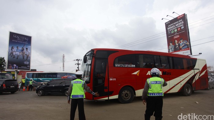 Arus Balik, Sejak Pagi Tadi Simpang Jomin Mulai Padat