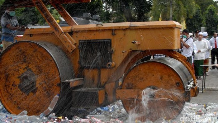 Ribuan Miras dan Knalpot Brong Dimusnahkan