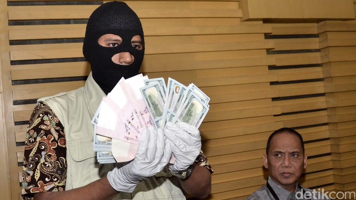 Hakim, Panitera dan Advokat yang Ditangkap KPK Harus Dihukum Berat!