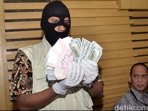 KPK Geledah Rumah Dinas Panitera Sekretaris PTUN Medan