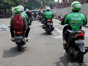 Jokowi Tanya Hubungan Go-Jek dan Ojek: Masih Kejar-kejaran?