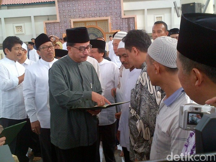 Menteri Agraria Berikan 35 Sertifikat Tanah Wakaf di Semarang