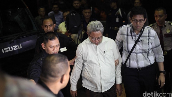 KPK Tahan 5 Tersangka Kasus Suap Hakim PTUN Medan di Tempat Terpisah