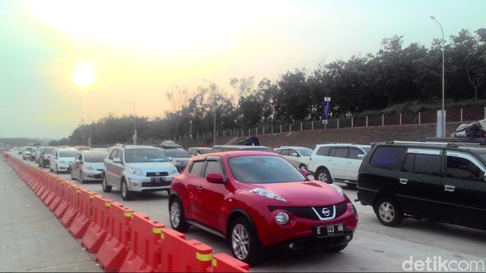 Buat Pemudik Siap-siap, Merayap 7 Km Menuju Gerbang Tol Cileunyi