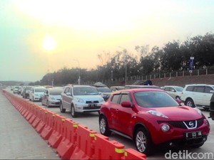 Pemudik Mulai Penuhi Pintu Keluar Tol Pejagan ke Arah Pantura