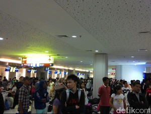 Bandara Ngurah Rai Ditutup Sampai Besok, Penumpang Berangsur Pulang