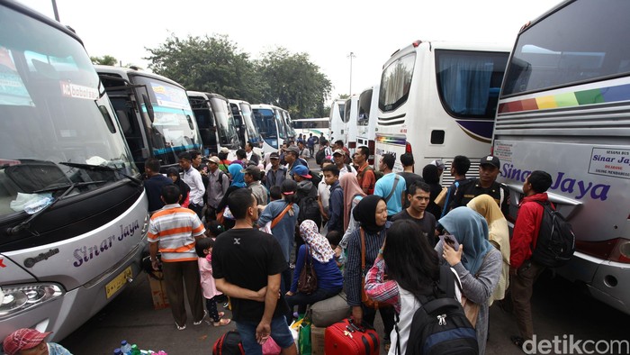 Kemenhub Prediksi Penumpang Arus Balik Banyak Naik Angkutan Darat