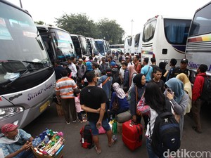 Kemenhub Prediksi Penumpang Arus Balik Banyak Naik Angkutan Darat