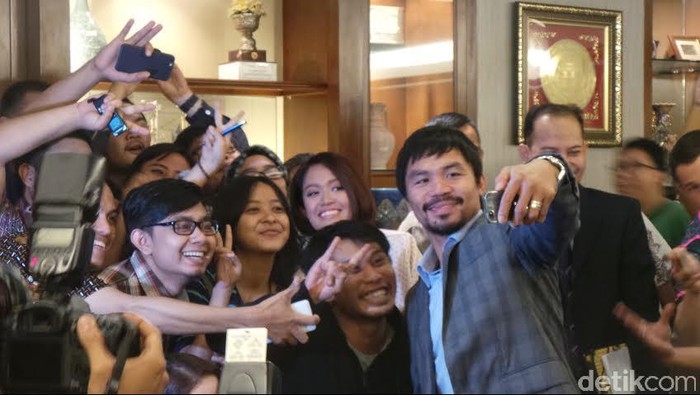Ketika Pacman Jadi Rebutan Selfie di DPR RI