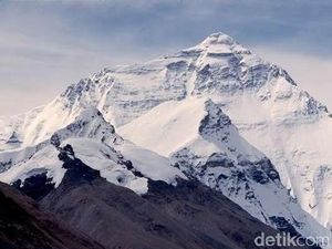 Kepunahan Salju Abadi di Puncak Jayawijaya Tinggal Menunggu Waktu