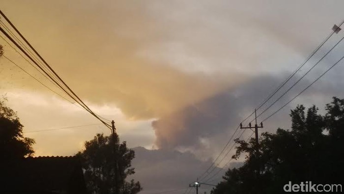 Sudah Seminggu Lebih, Gunung Raung Masih Terus Keluarkan Abu Vulkanik